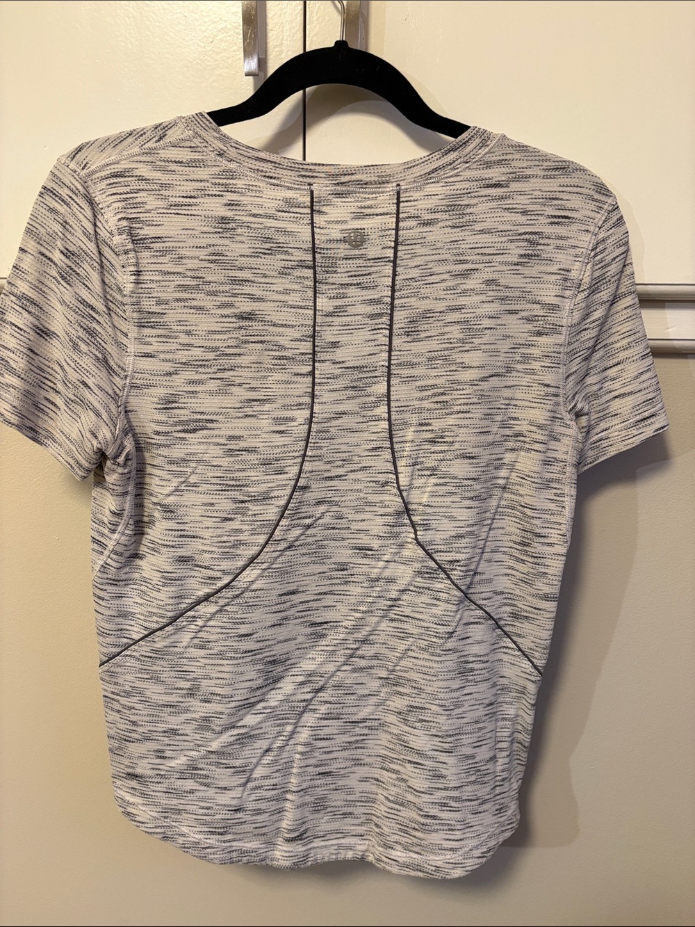 Lululemon Heathered White/Gray Short Sleeve Women's Top